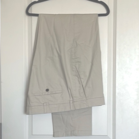 St. John's Bay Stretch Chino Mens Slim Fit Flat Front Pant NWOT size 44 x 34 - Picture 4 of 6